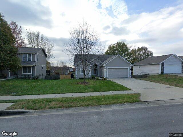 300 porter dr, smithville,  MO 64089