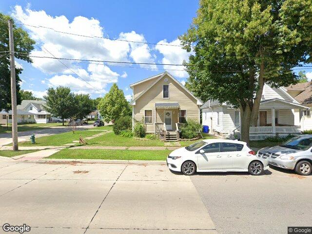 828 8th ave sw, cedar rapids,  IA 52404