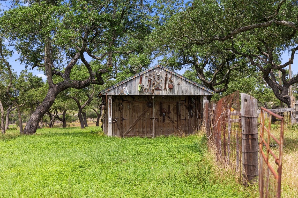 3300 ranch road 165, dripping springs,  TX 78620