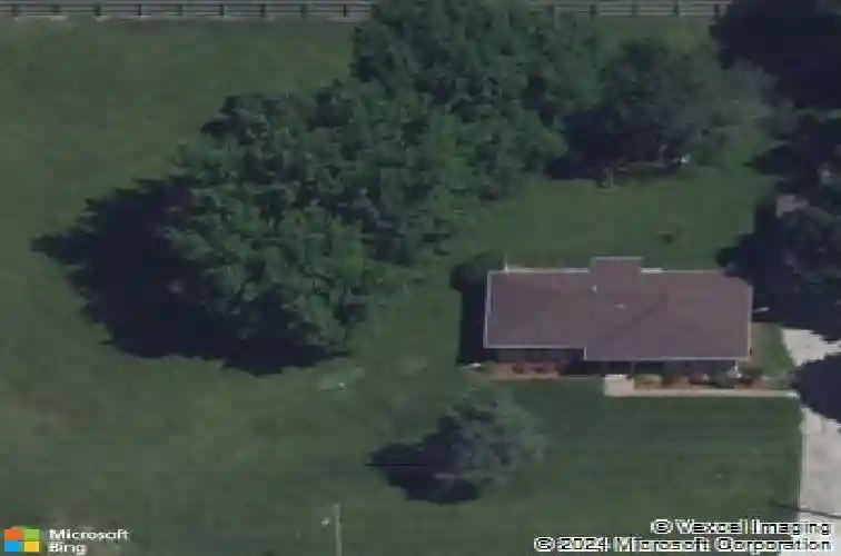 70 e cemetery rd, fairfax,  IA 52228