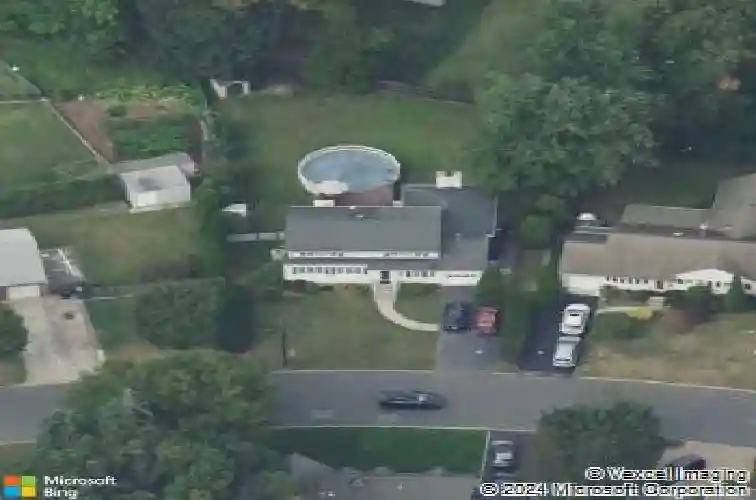217 sweetbriar pl, paramus,  NJ 07652