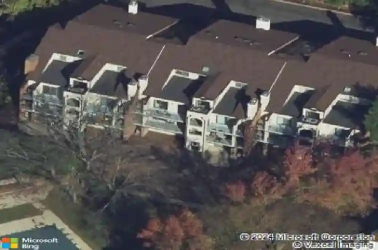 4 whitman ct, teaneck,  NJ 07666