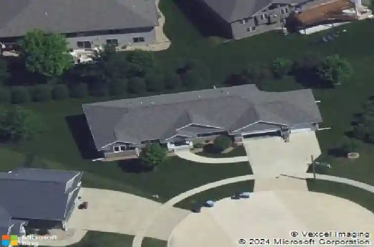 910 aster ct, fairfax,  IA 52228