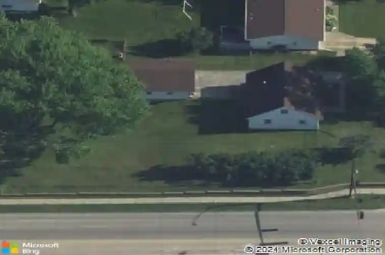 306 10th ave, hiawatha,  IA 52233