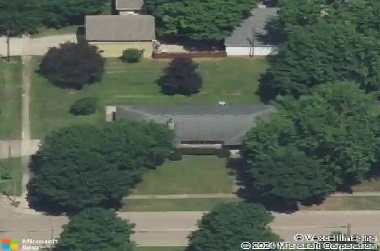 305 e 3rd st, lawton,  MI 49065