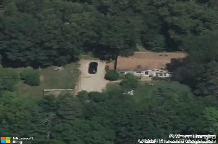 131 pinetree ln, lawton,  MI 49065