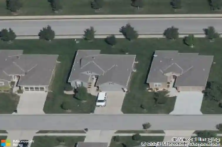 913 se amber ct, blue springs,  MO 64014