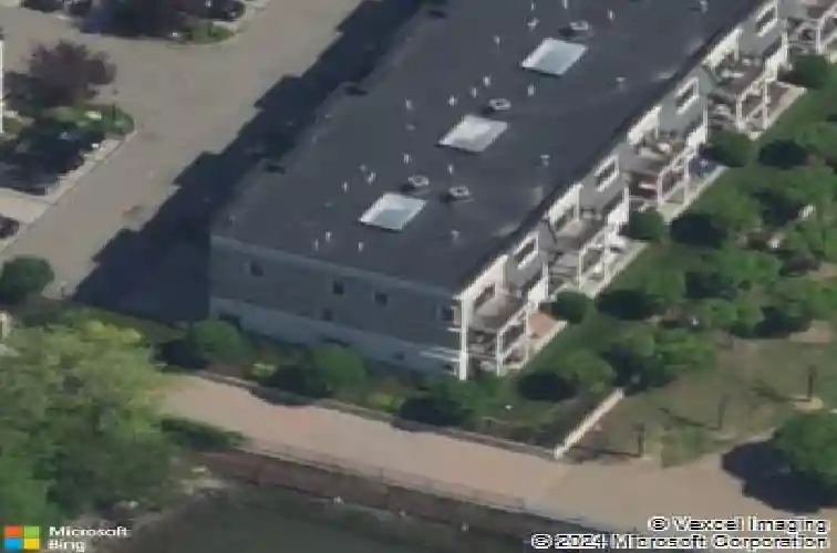 32 marquis ct, edgewater,  NJ 07020