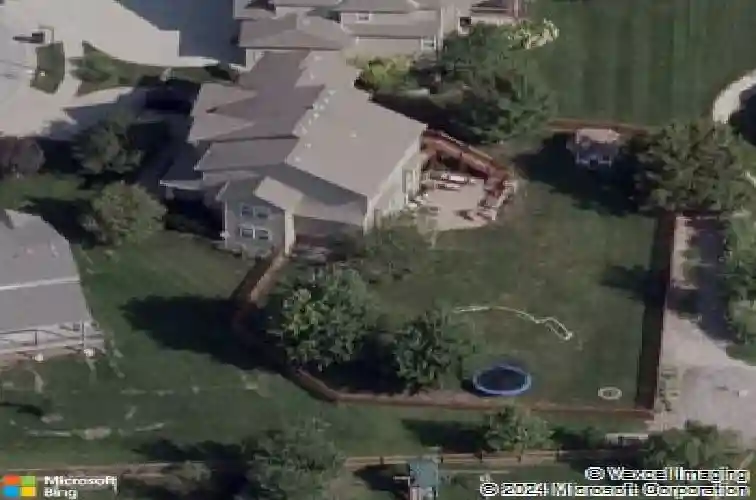 8429 green rd, lenexa,  KS 66227