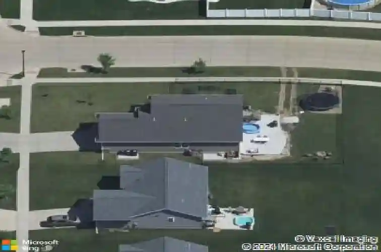 9401 grand oaks dr ne, cedar rapids,  IA 52402