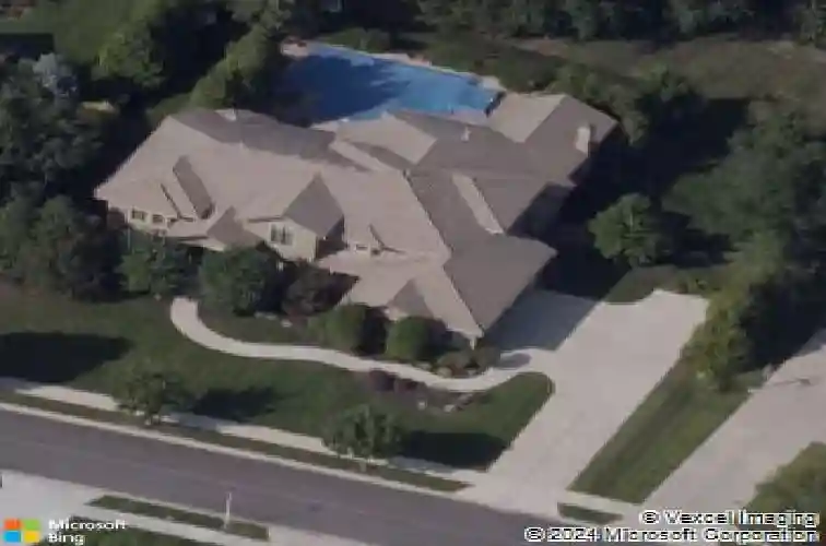 9742 sunset cir, lenexa,  KS 66220