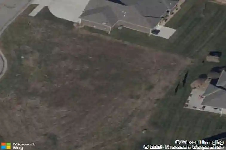 305 crestview ct, raymore,  MO 64083