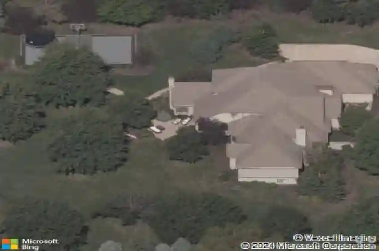 10408 howe ln, leawood,  KS 66206