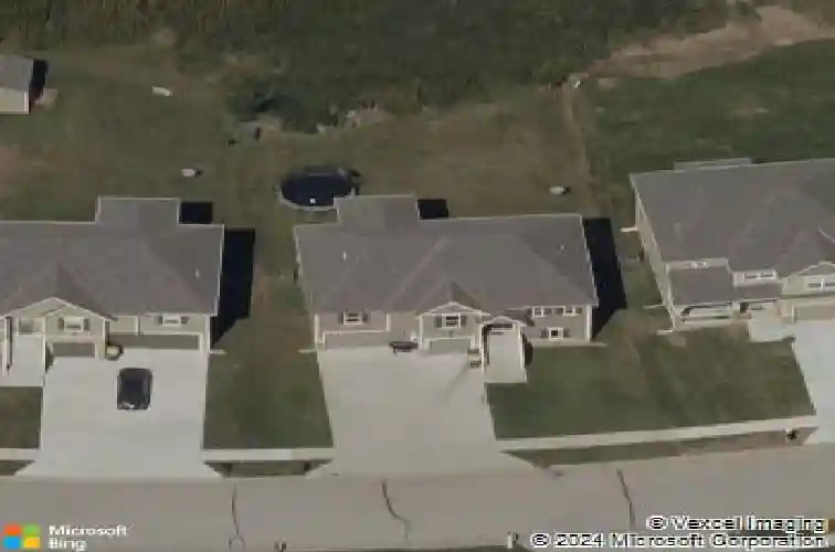 704 walnut dr, smithville,  MO 64089