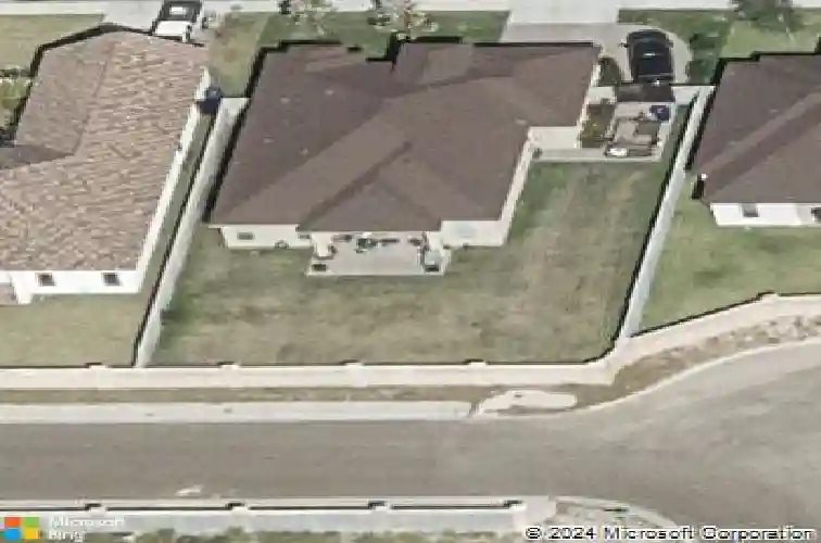 165 lake carnegie ct, laredo,  TX 78041