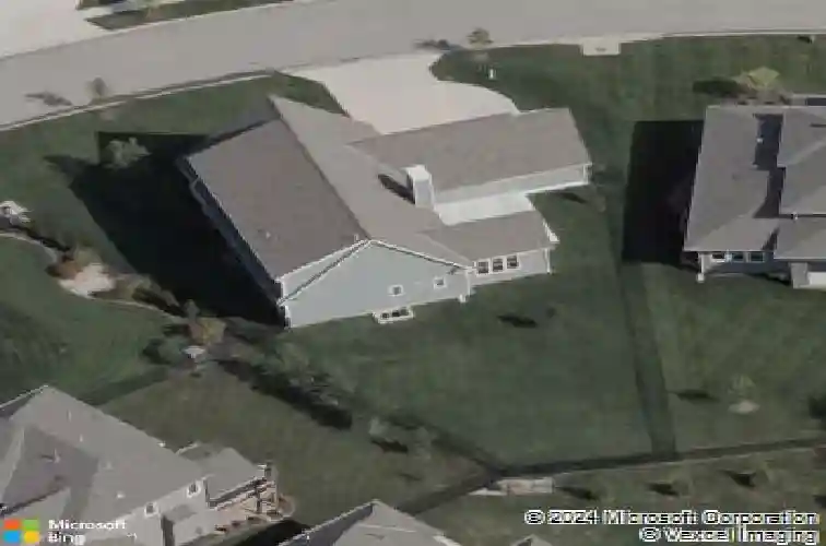 9742 shady bend cir, lenexa,  KS 66227