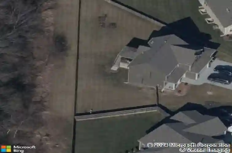 1900 red bud ct, raymore,  MO 64083