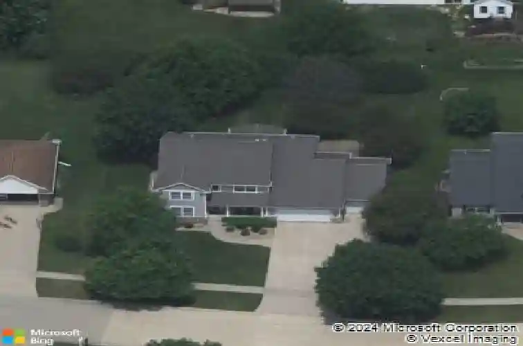 2470 wolf run, hiawatha,  IA 52233