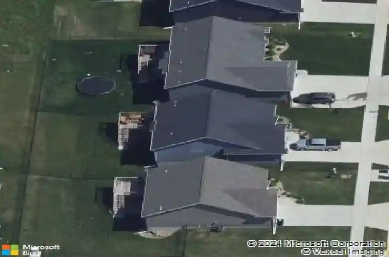 8715 grand oaks dr ne, cedar rapids,  IA 52402