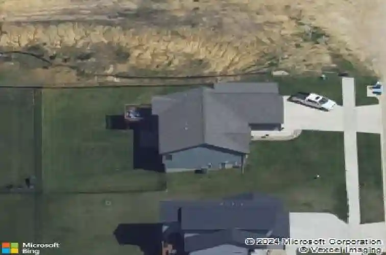 1429 bridgewood dr, fairfax,  IA 52228