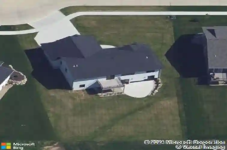 3025 valley ct, hiawatha,  IA 52233