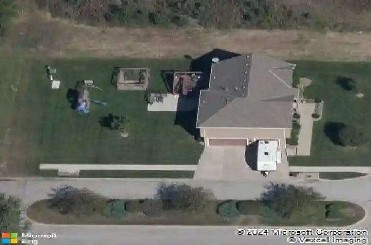 8713 sw brickell dr, lees summit,  MO 64064