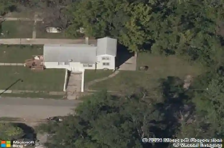 6747 chestnut ave, kansas city,  MO 64132
