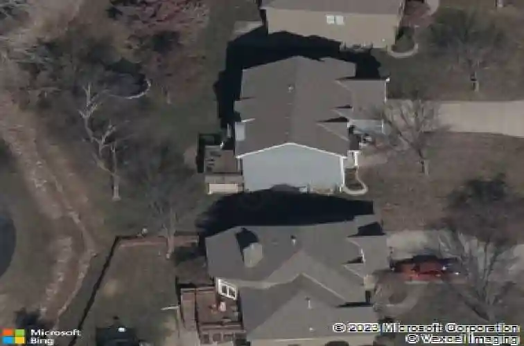 1304 sw surrey trce, lees summit,  MO 64081