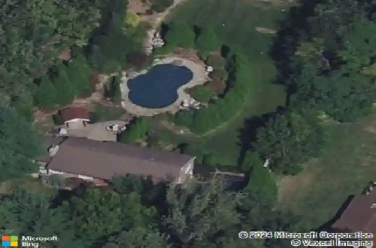 27 pinehill dr, upper saddle river,  NJ 07458