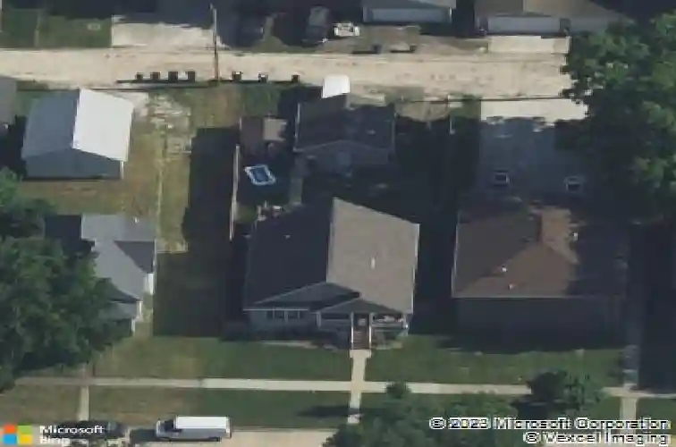 912 c ave nw, cedar rapids,  IA 52405