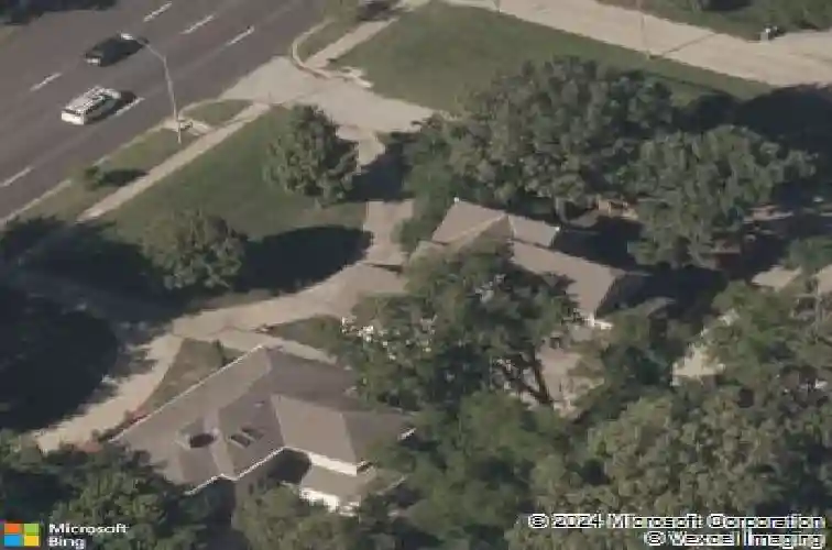4975 ward pkwy, kansas city,  MO 64112