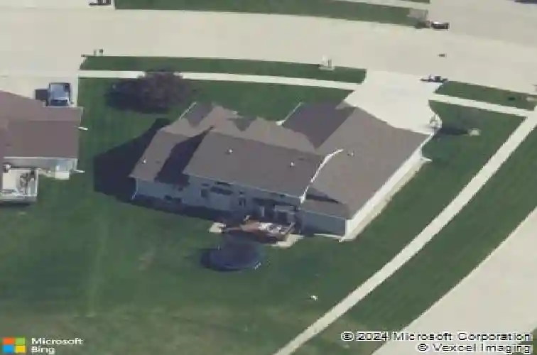 1595 valentine cir, marion,  IA 52302