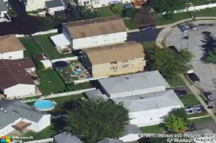 102 gall ct, elmwood park,  NJ 07407