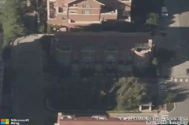4924 central st, kansas city,  MO 64112