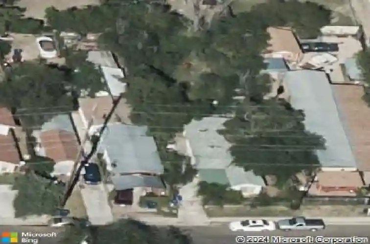 404 w locust st, laredo,  TX 78040
