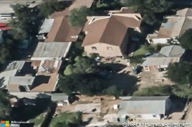 1017 1/2 e lyon st, laredo,  TX 78040