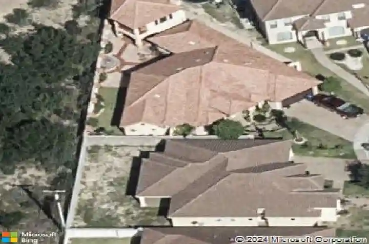 326 lake carnegie ct, laredo,  TX 78041