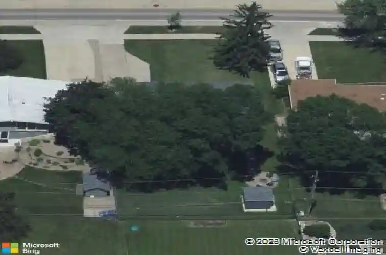 2207 42nd st ne, cedar rapids,  IA 52402