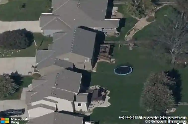 327 se highland park dr, lees summit,  MO 64063