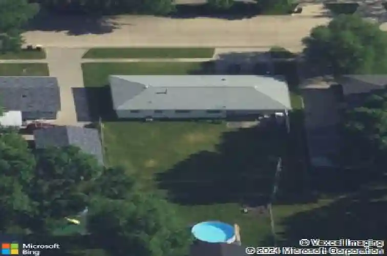 1083 rainbow blvd, hiawatha,  IA 52233