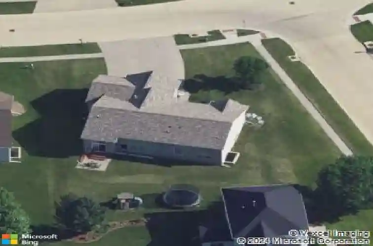 201 teakwood ln ne, cedar rapids,  IA 52402