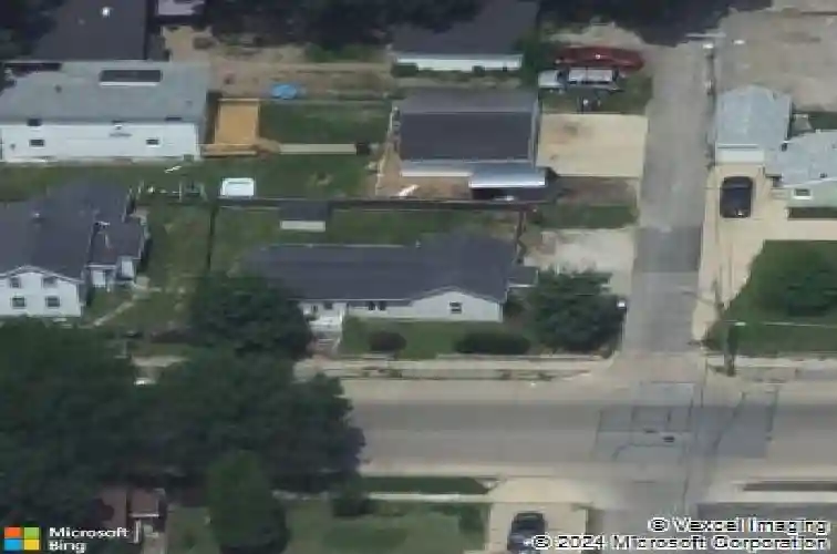 1208 j ave ne, cedar rapids,  IA 52402