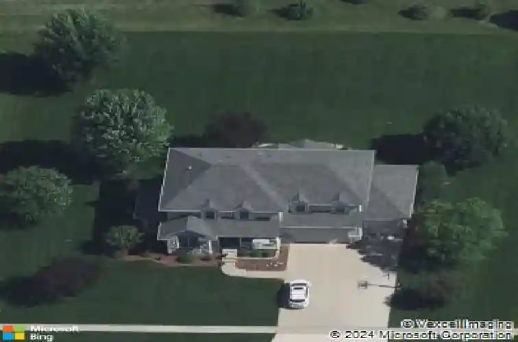 525 chestnut dr, robins,  IA 52328