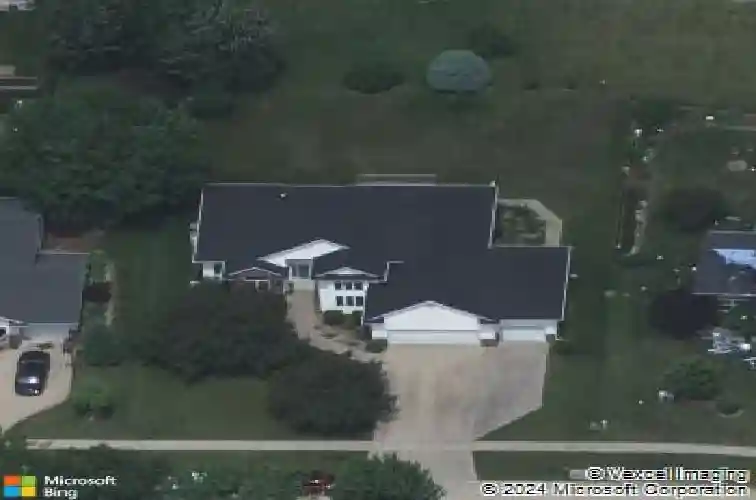 2500 creekside dr, hiawatha,  IA 52233