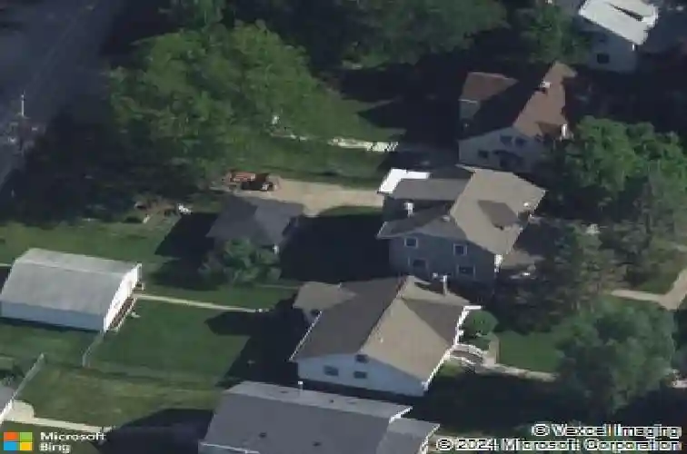 2416 b ave ne, cedar rapids,  IA 52402