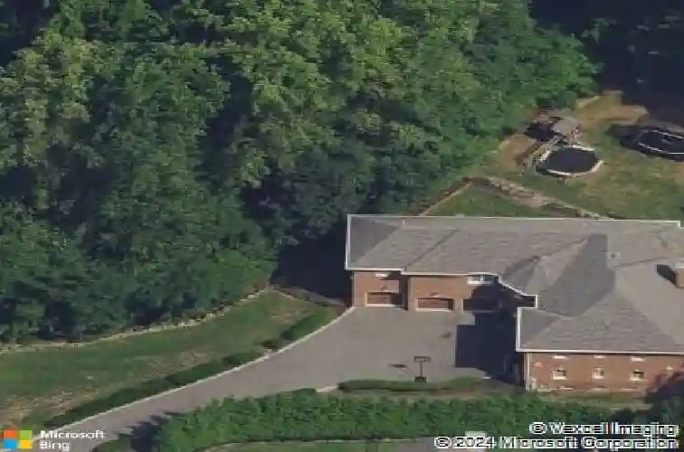 3 laura ln, oakland,  NJ 07436