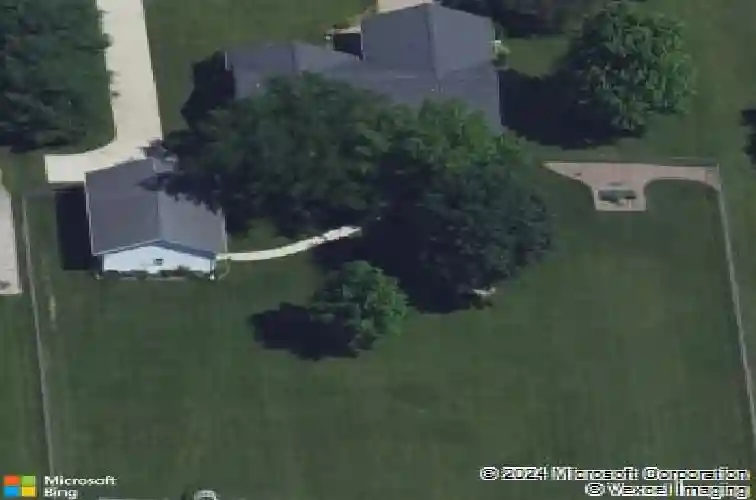 61 e cemetery rd, fairfax,  IA 52228