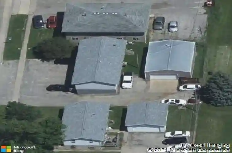 735 robins rd, hiawatha,  IA 52233