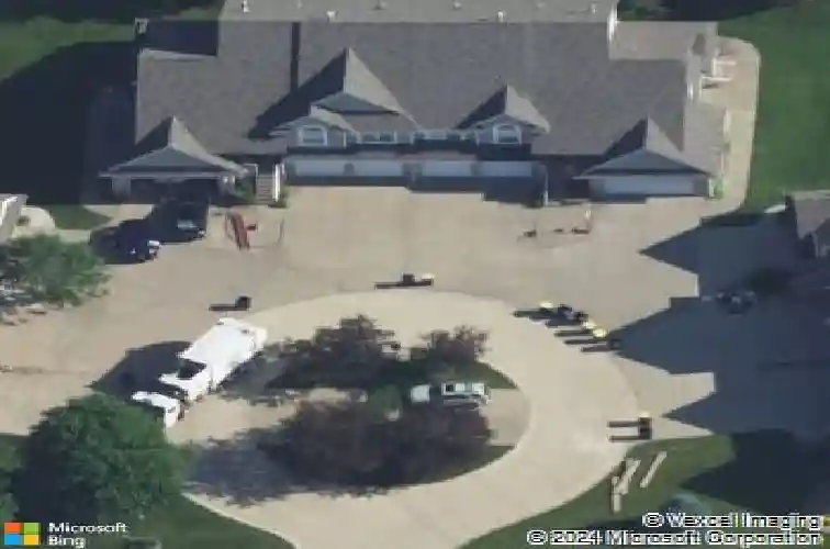 1224 litchfield dr #b
                                ,Unit # B, hiawatha,  IA 52233