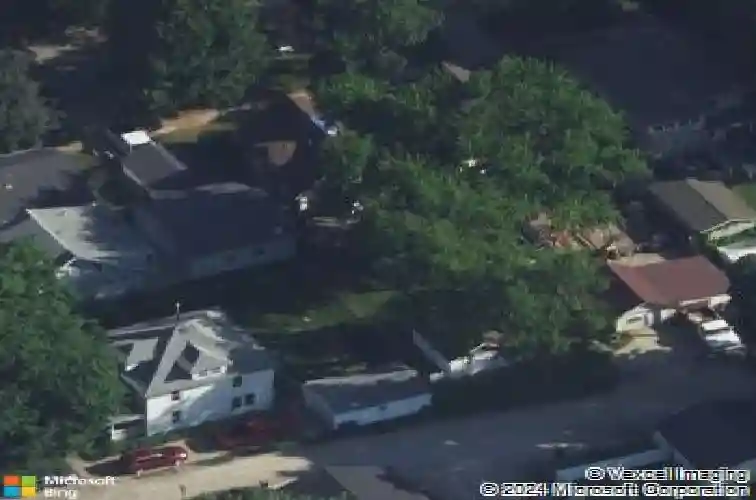 1221 a ave nw, cedar rapids,  IA 52405